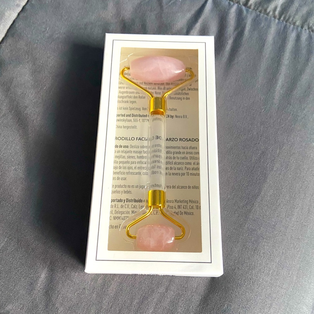 Neora Rose Quartz Facial Roller